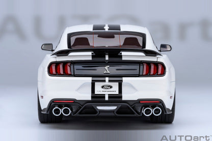 AutoArt Ford Mustang Shelby GT500 (Oxford White) 1:18 Modell