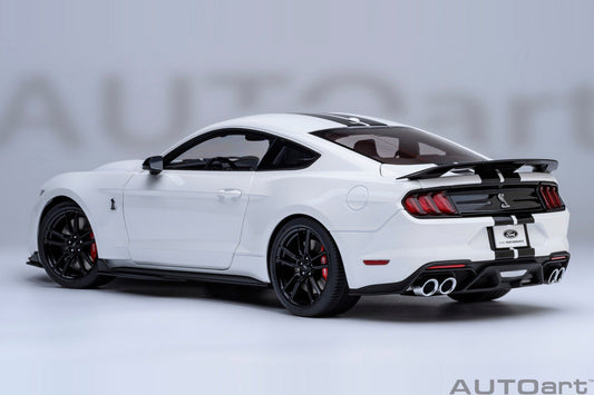AutoArt Ford Mustang Shelby GT500 (Oxford White) 1:18 Modell