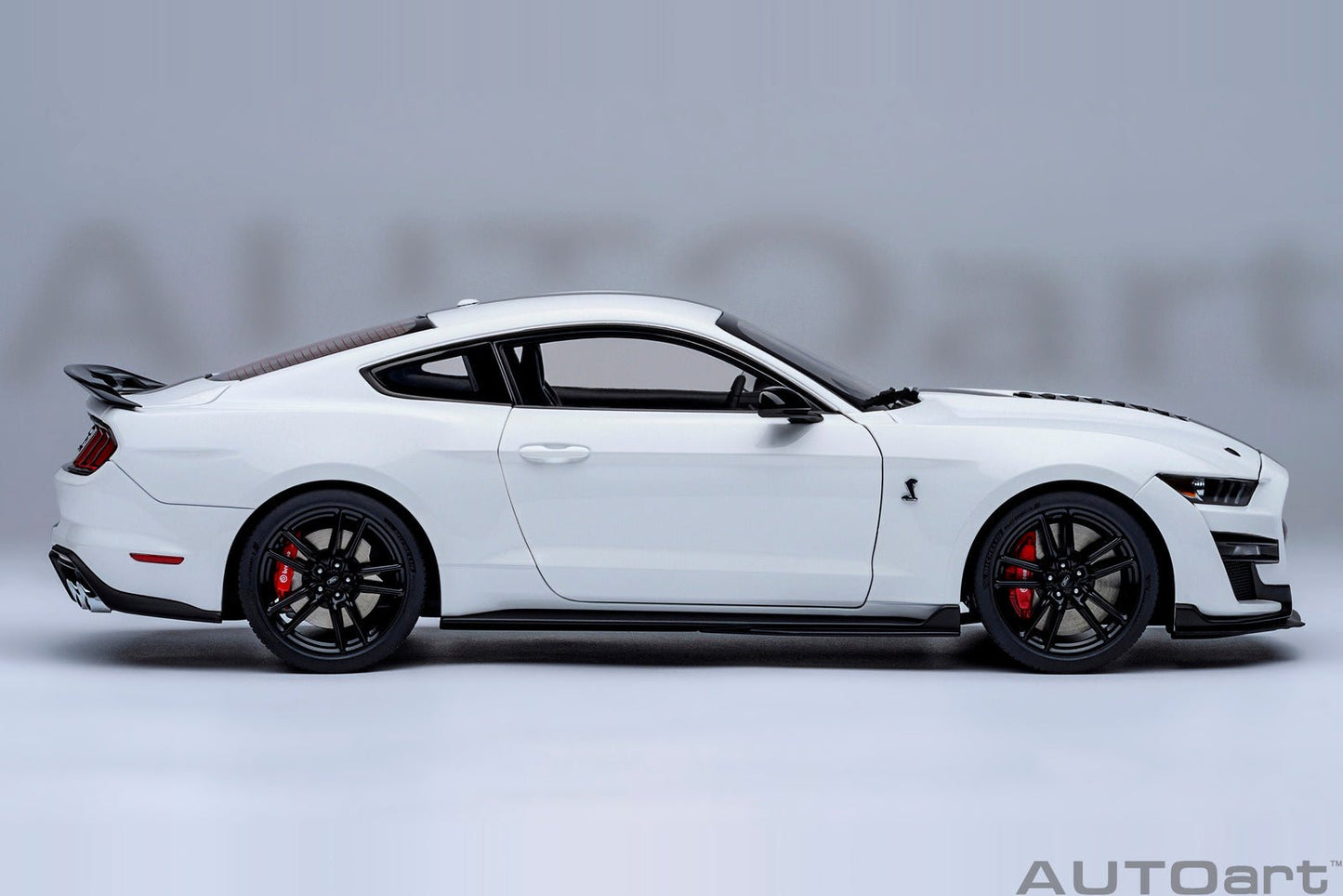 AutoArt Ford Mustang Shelby GT500 (Oxford White) 1:18 Modell