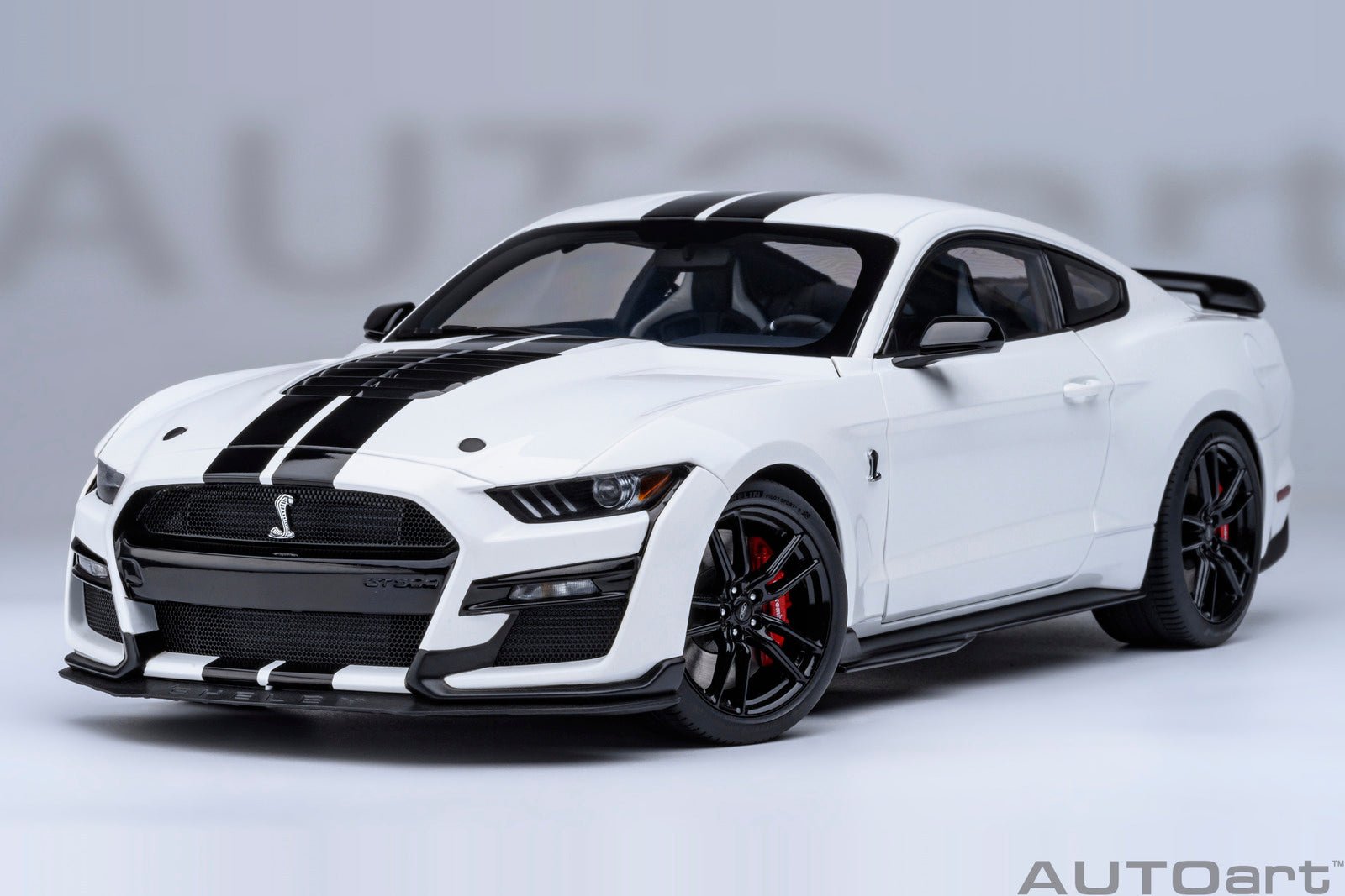 AutoArt Ford Mustang Shelby GT500 (Oxford White) 1:18 Modell