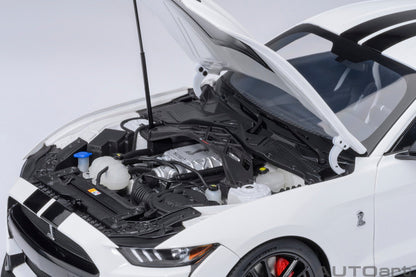 AutoArt Ford Mustang Shelby GT500 (Oxford White) 1:18 Modell