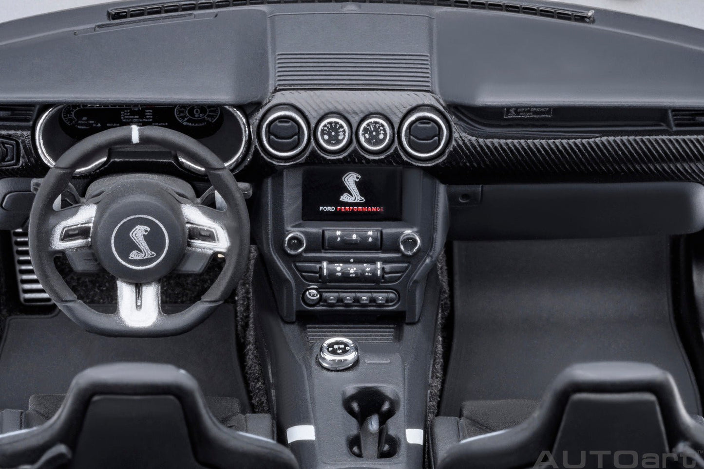 AutoArt Ford Mustang Shelby GT500 (Oxford White) 1:18 Modell