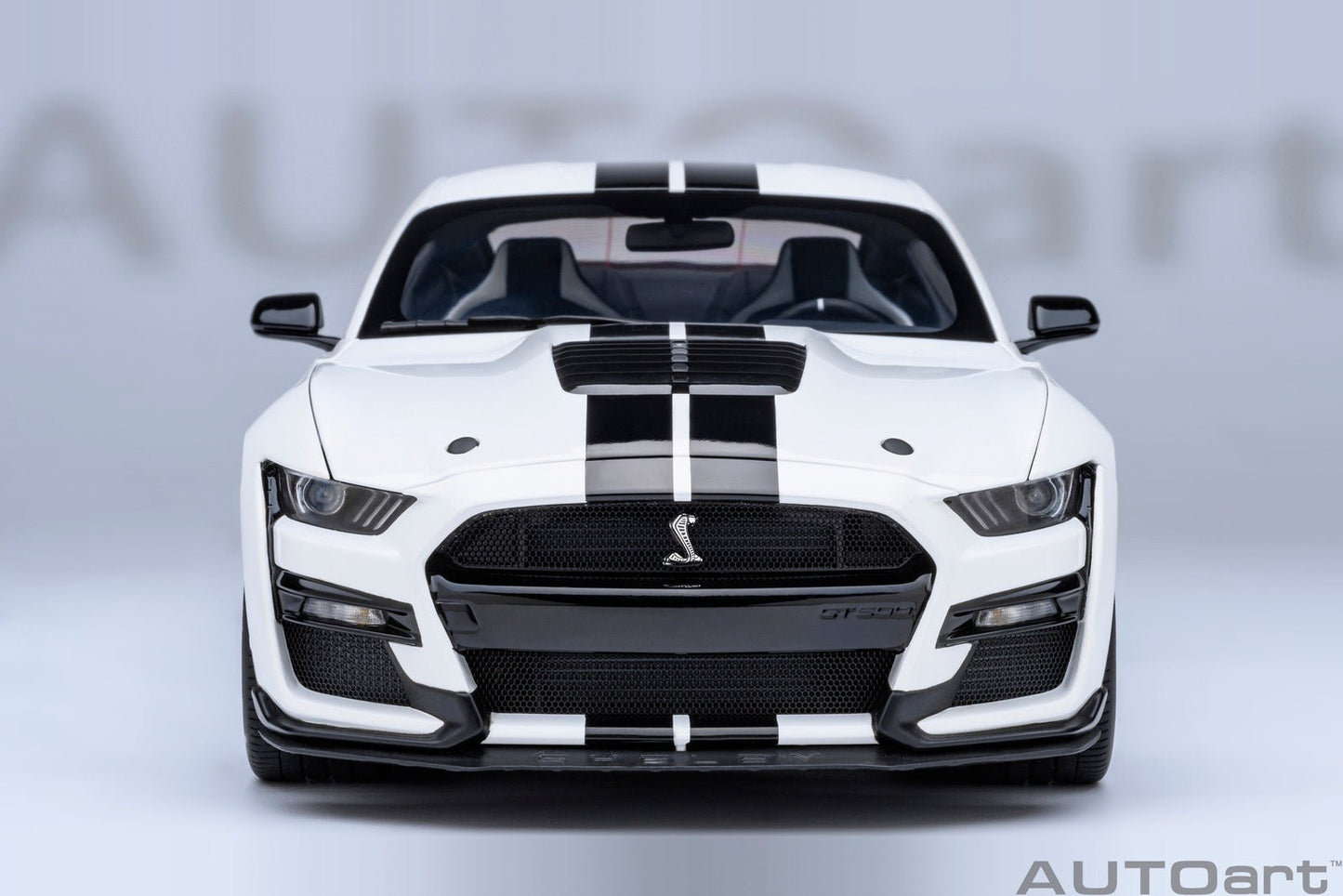 AutoArt Ford Mustang Shelby GT500 (Oxford White) 1:18 Modell