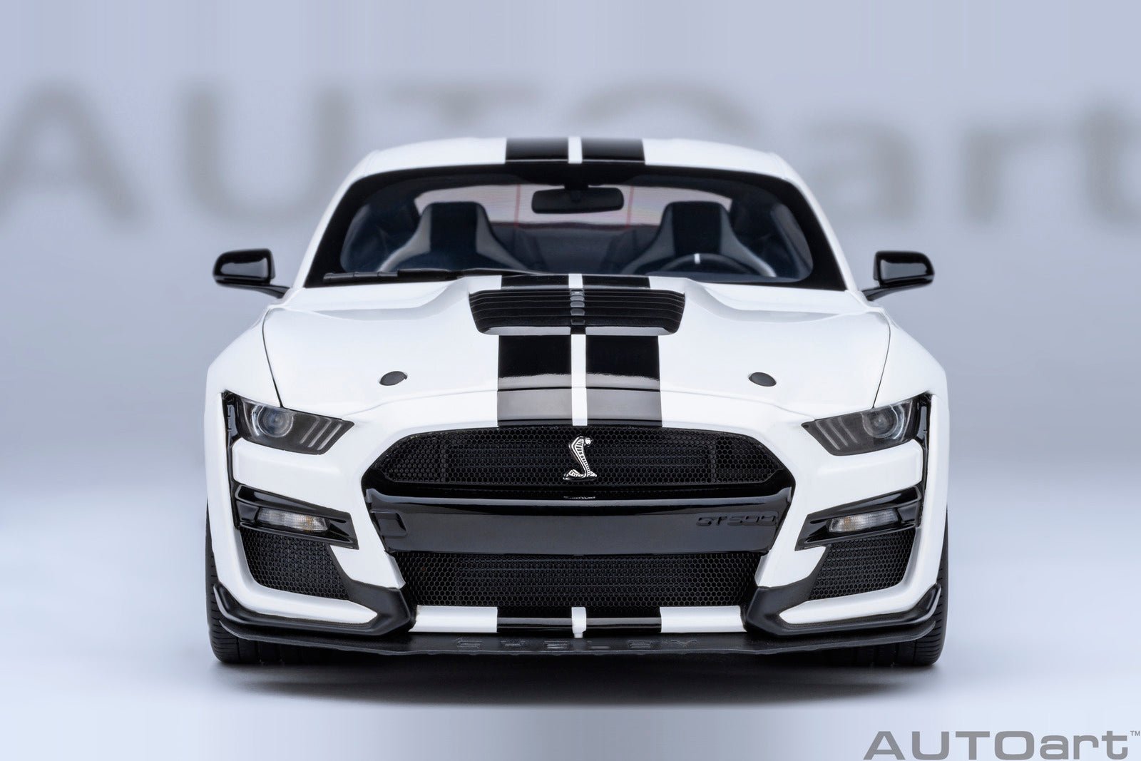 AutoArt Ford Mustang Shelby GT500 (Oxford White) 1:18 Modell