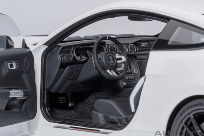 AutoArt Ford Mustang Shelby GT500 (Oxford White) 1:18 Modell
