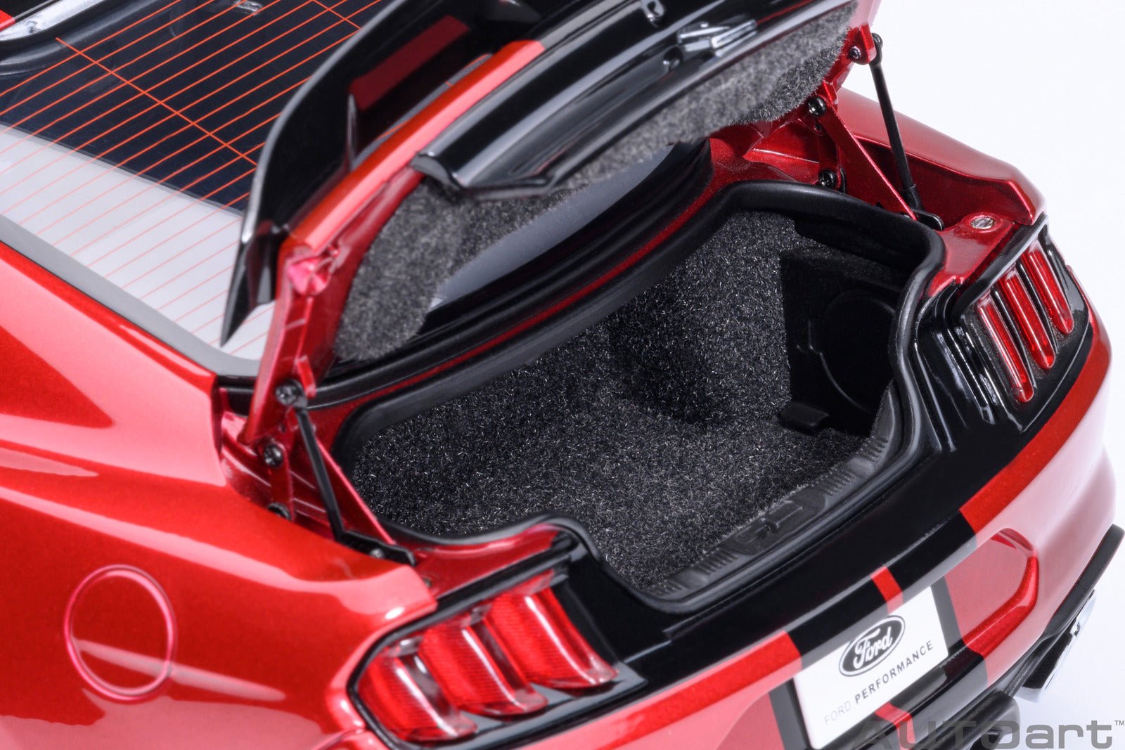 AutoArt Ford Mustang Shelby GT500 (Rapid Red) 1:18 Modell