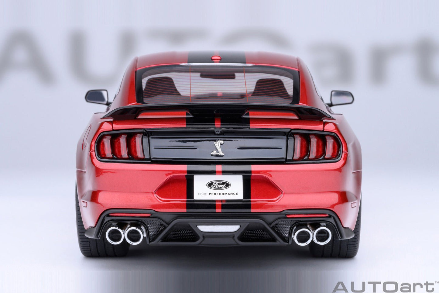 AutoArt Ford Mustang Shelby GT500 (Rapid Red) 1:18 Modell