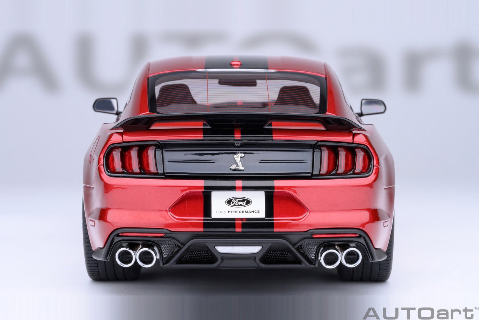 AutoArt Ford Mustang Shelby GT500 (Rapid Red) 1:18 Modell