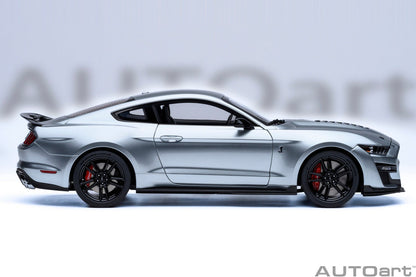 AutoArt Ford Shelby Mustang GT500 (Iconic Silver) 1:18 Modell