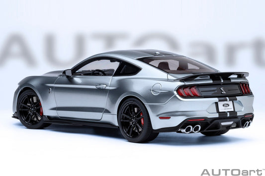 AutoArt Ford Shelby Mustang GT500 (Iconic Silver) 1:18 Modell
