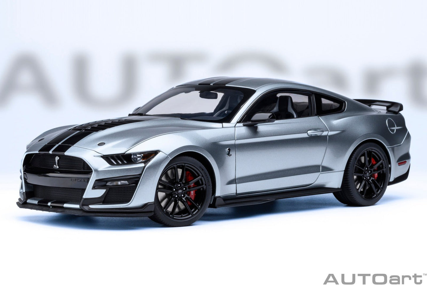 AutoArt Ford Shelby Mustang GT500 (Iconic Silver) 1:18 Modell