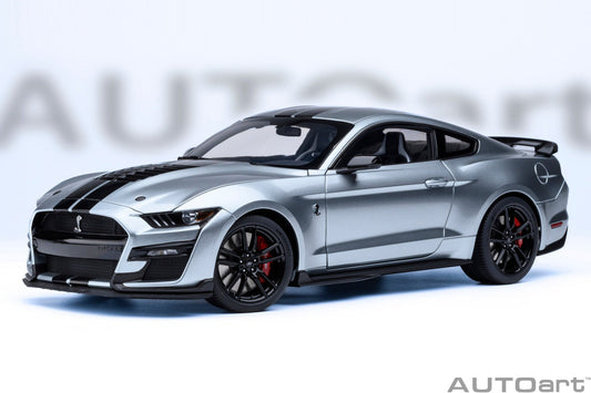 AutoArt Ford Shelby Mustang GT500 (Iconic Silver) 1:18 Modell