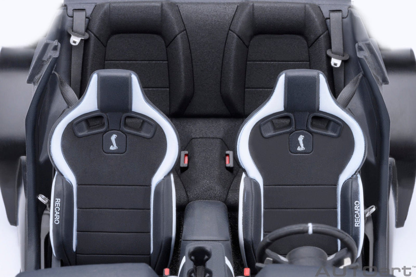 AutoArt Ford Shelby Mustang GT500 (Iconic Silver) 1:18 Modell