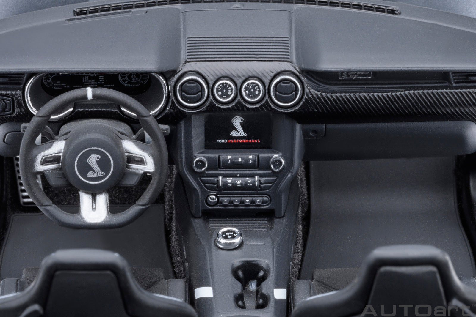 AutoArt Ford Shelby Mustang GT500 (Iconic Silver) 1:18 Modell