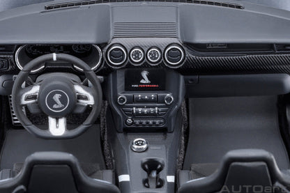 AutoArt Ford Shelby Mustang GT500 (Iconic Silver) 1:18 Modell