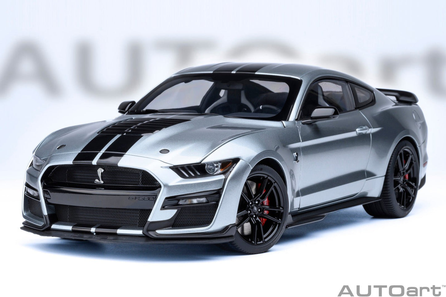 AutoArt Ford Shelby Mustang GT500 (Iconic Silver) 1:18 Modell