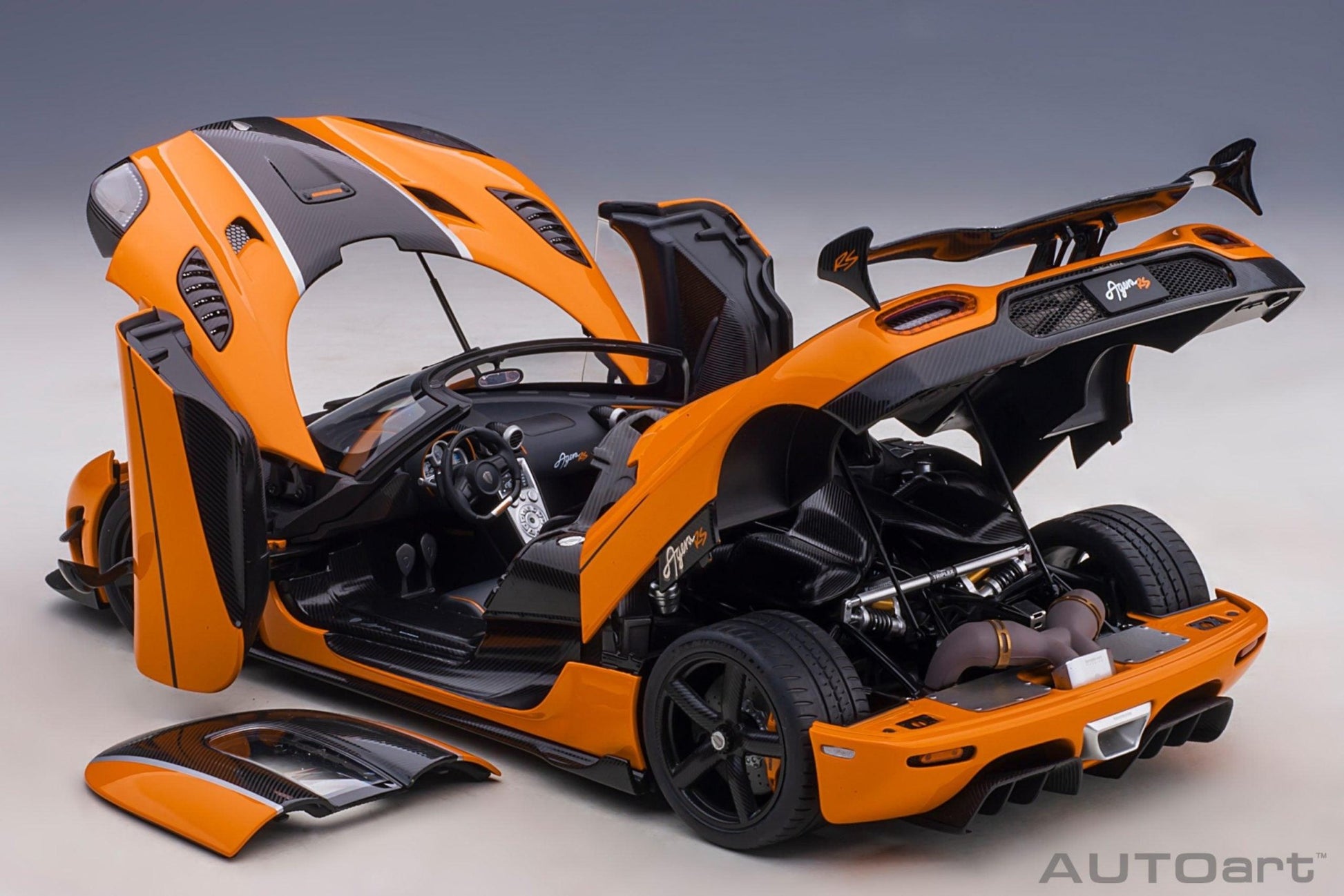 AutoArt Koenigsegg Agera RS - Cone Orange / Carbon with Black accents 1:18 Modell - Artexio