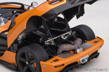 AutoArt Koenigsegg Agera RS - Cone Orange / Carbon with Black accents 1:18 Modell - Artexio