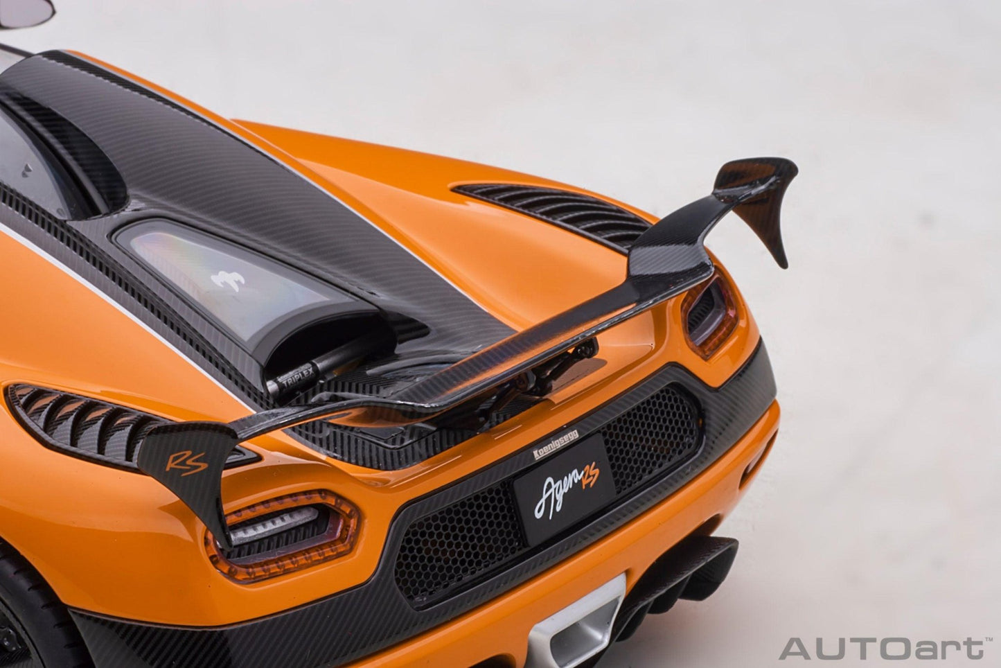 AutoArt Koenigsegg Agera RS - Cone Orange / Carbon with Black accents 1:18 Modell - Artexio