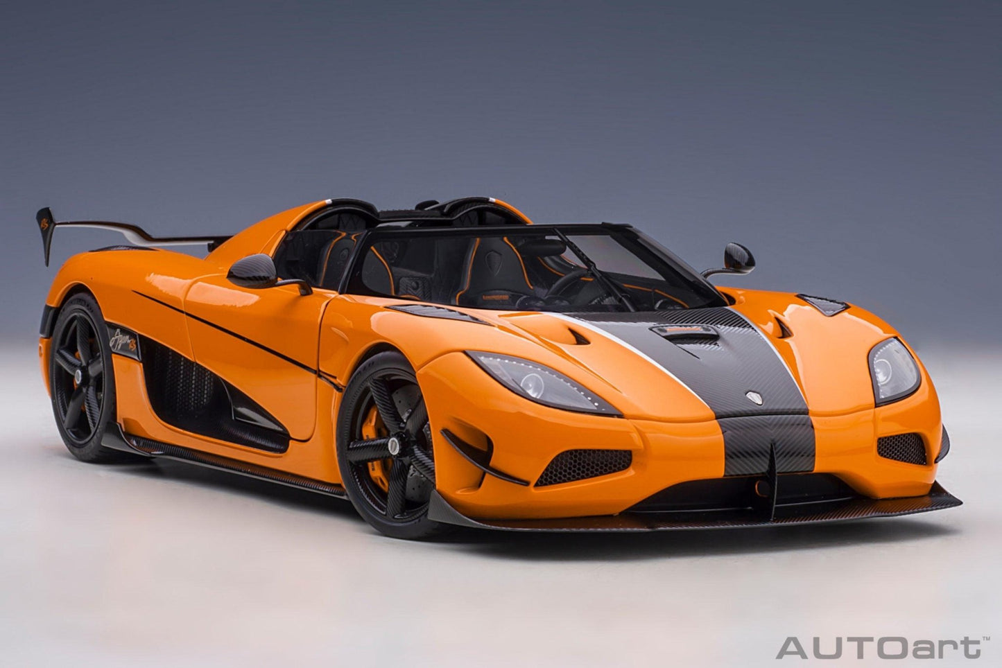 AutoArt Koenigsegg Agera RS - Cone Orange / Carbon with Black accents 1:18 Modell - Artexio