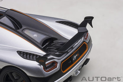 AutoArt Koenigsegg Agera RS - Moon Silver / Carbon with Orange Accents 1:18 Modell - Artexio