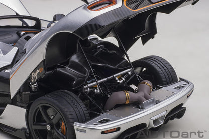 AutoArt Koenigsegg Agera RS - Moon Silver / Carbon with Orange Accents 1:18 Modell - Artexio