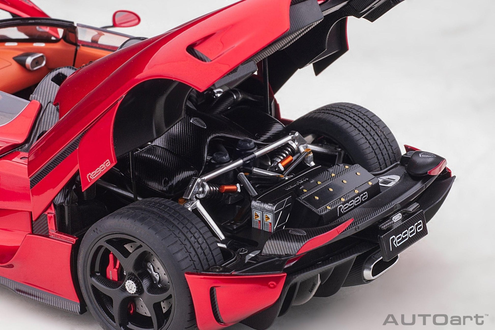 AutoArt Koenigsegg Regera - Candy Red 1:18 Modell - Artexio