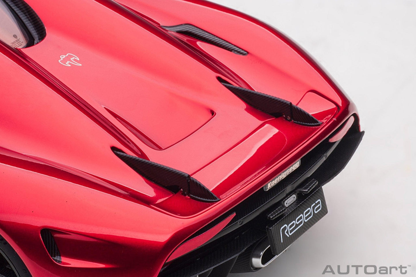 AutoArt Koenigsegg Regera - Candy Red 1:18 Modell - Artexio