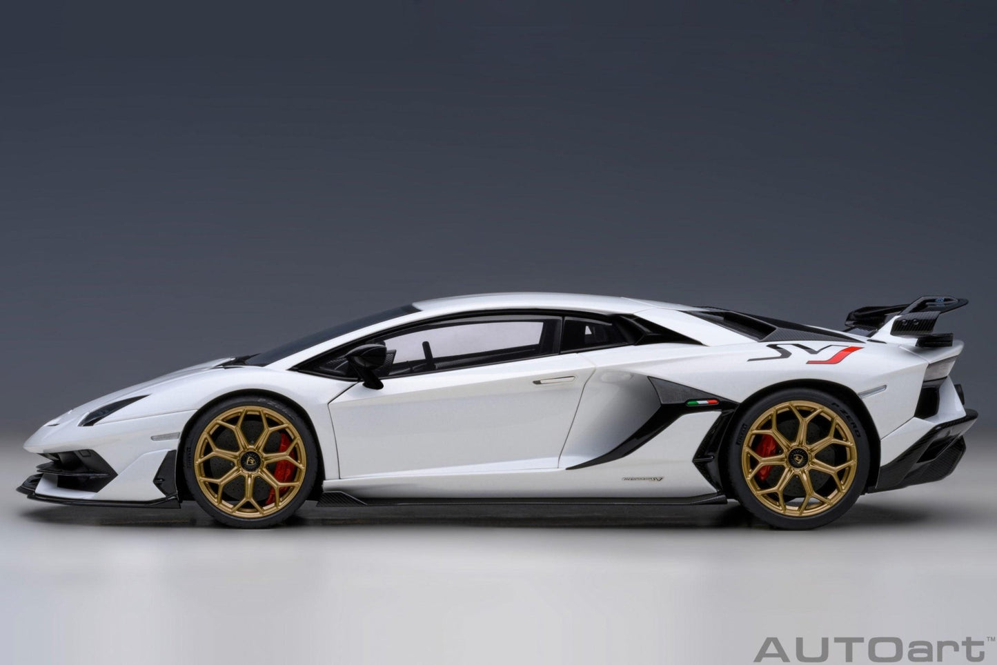 AutoArt Lamborghini Aventador SVJ - Bianco Asopo 1:18 Modell - Artexio