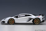 AutoArt Lamborghini Aventador SVJ - Bianco Asopo 1:18 Modell
