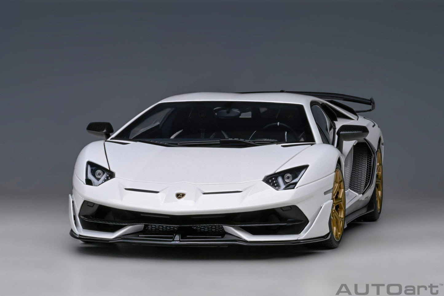 AutoArt Lamborghini Aventador SVJ - Bianco Asopo 1:18 Modell - Artexio