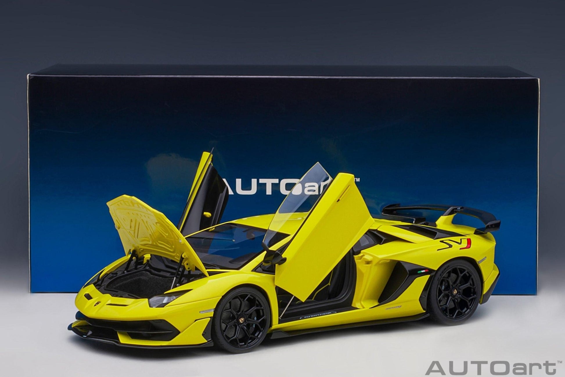 AutoArt Lamborghini Aventador SVJ - Giallo Tenerife 1:18 Modell - Artexio