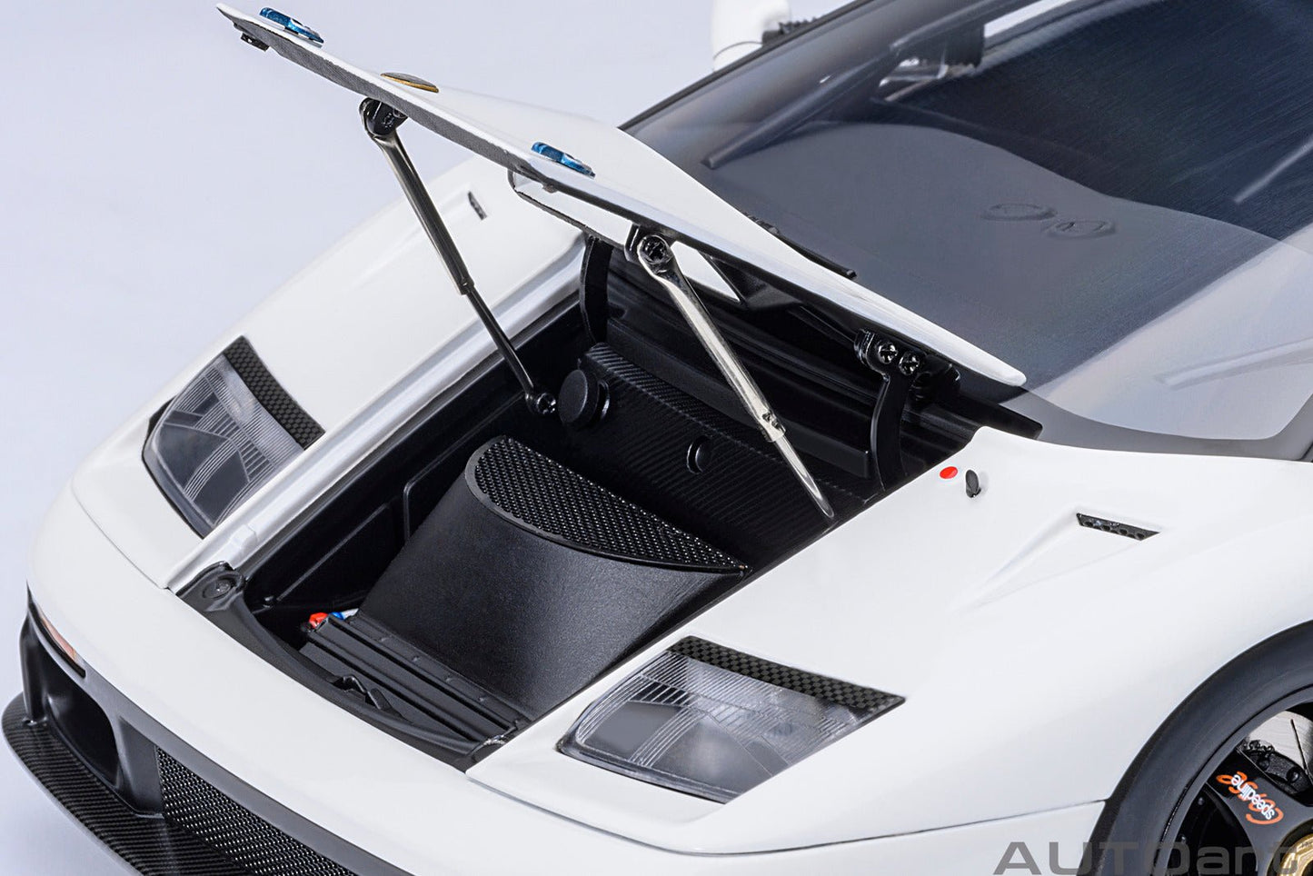 AutoArt Lamborghini Diablo GTR (Impact White) 1:18 Modell