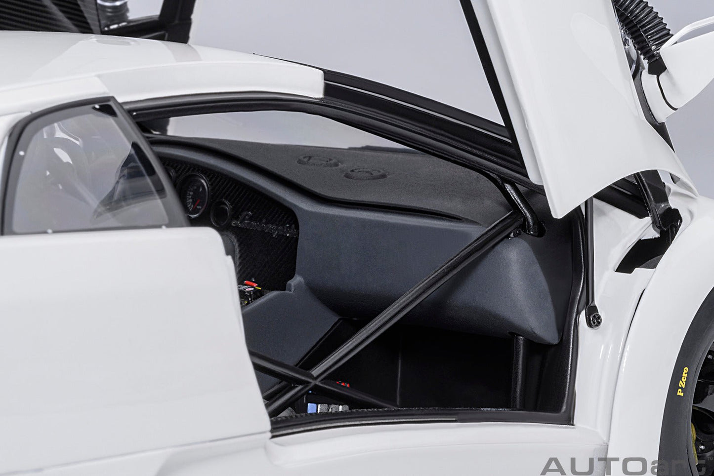 AutoArt Lamborghini Diablo GTR (Impact White) 1:18 Modell