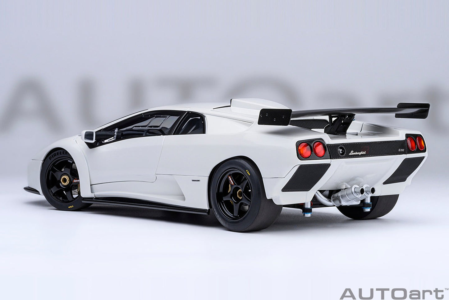 AutoArt Lamborghini Diablo GTR (Impact White) 1:18 Modell