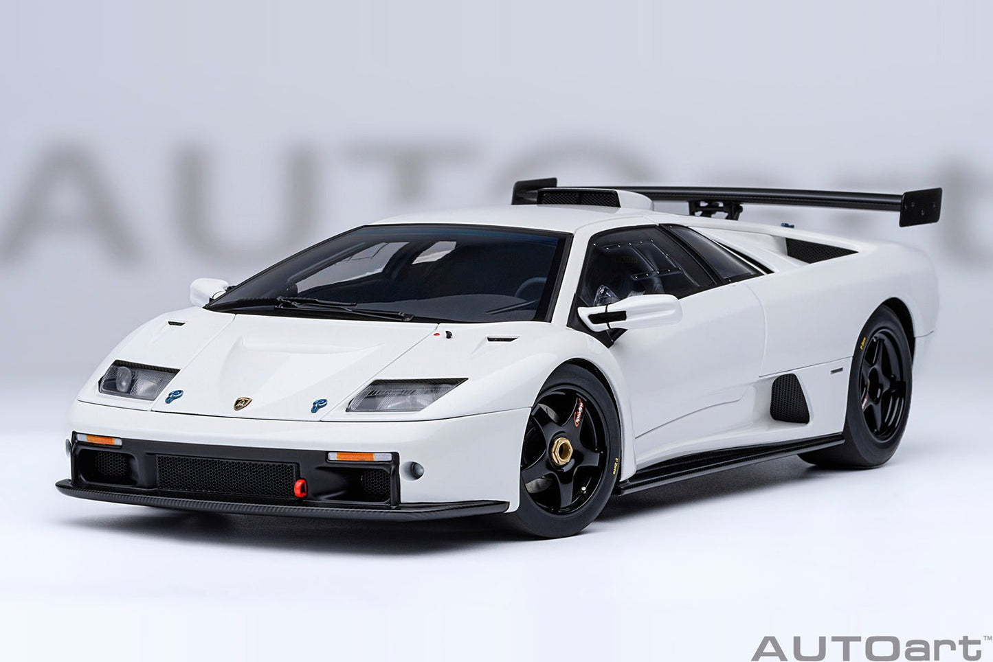 AutoArt Lamborghini Diablo GTR (Impact White) 1:18 Modell