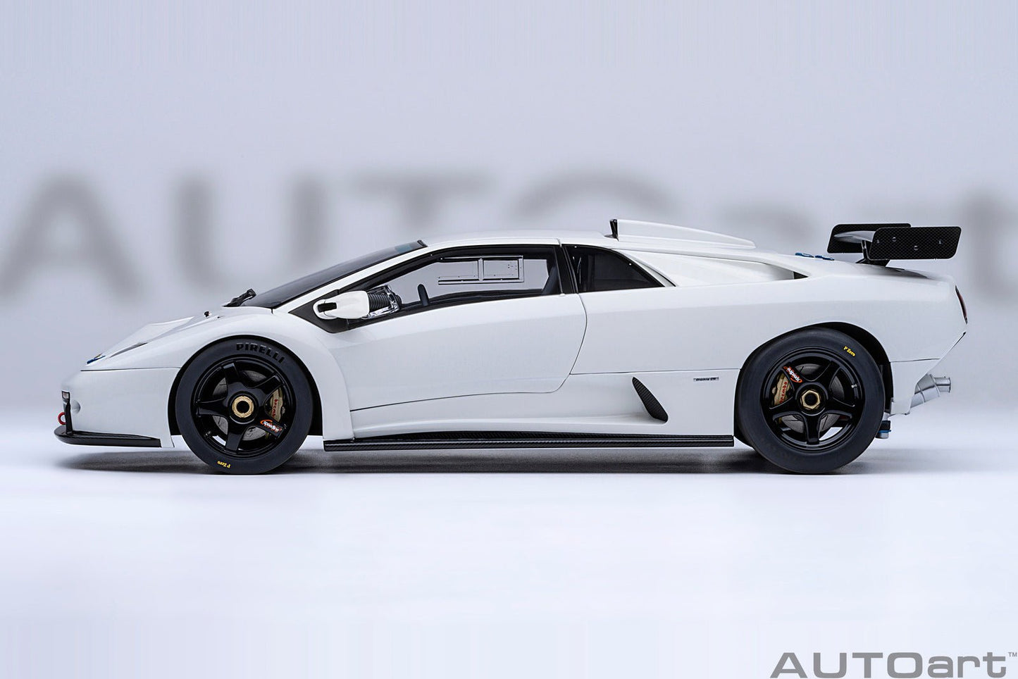 AutoArt Lamborghini Diablo GTR (Impact White) 1:18 Modell