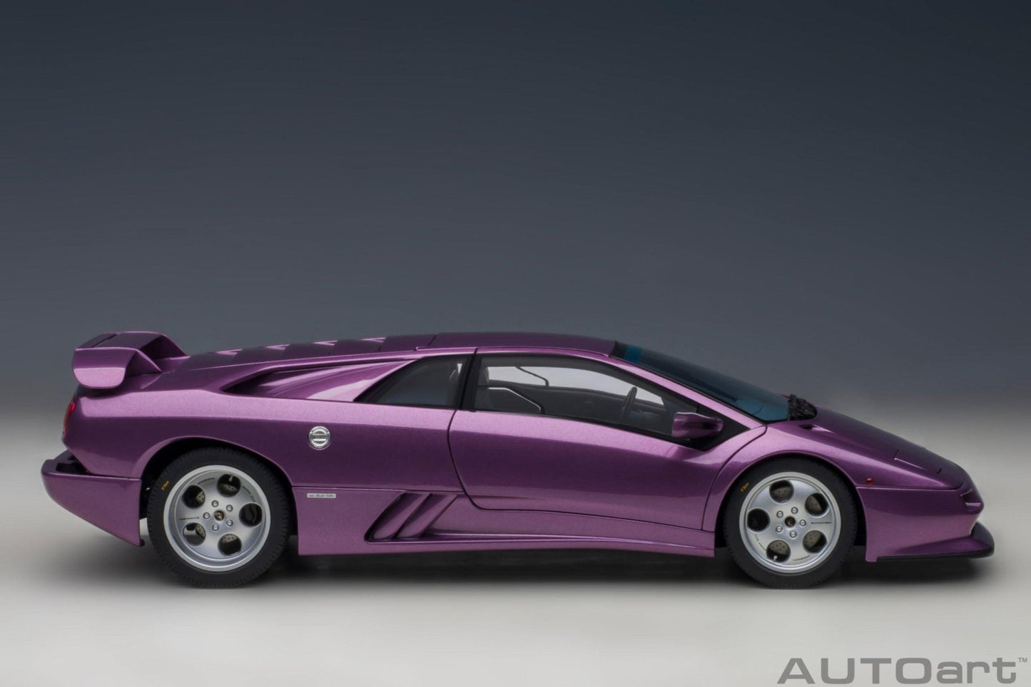 AutoArt Lamborghini Diablo SE 30th Anniversary Edition - Viola SE30 1:18 Modell - Artexio