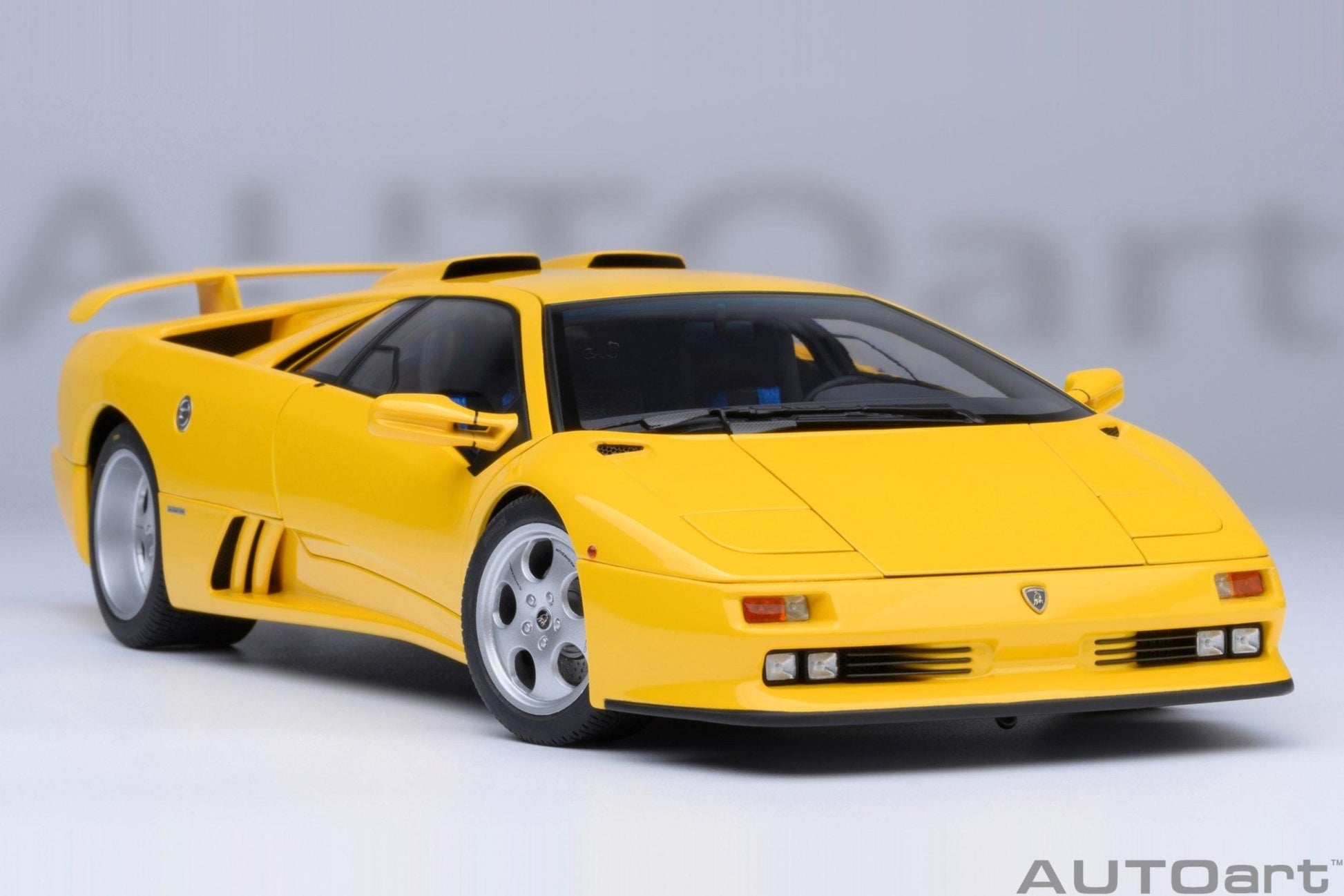 AutoArt Lamborghini Diablo SE JOTA - Superfly Yellow 1:18 Modell - Artexio