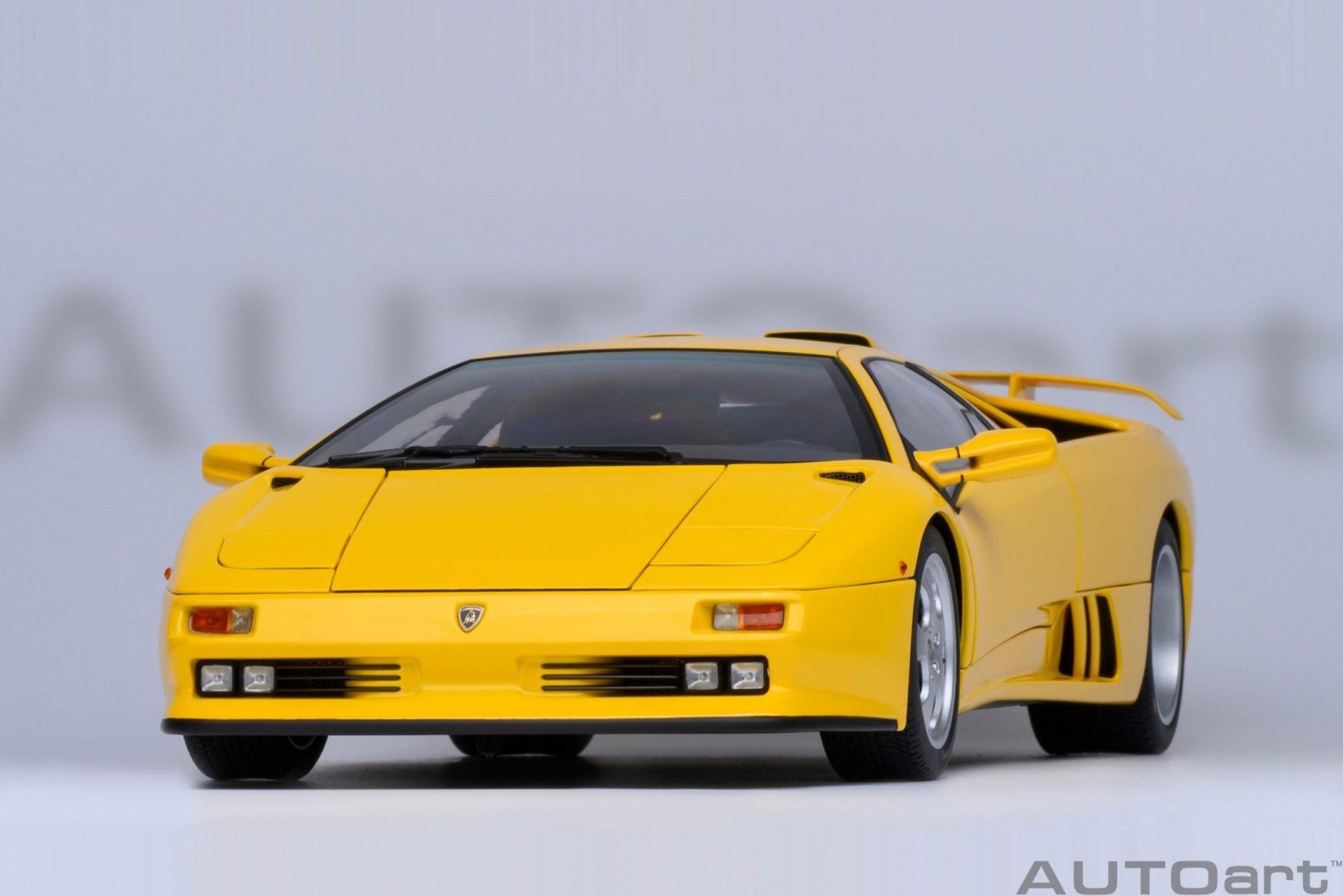 AutoArt Lamborghini Diablo SE JOTA - Superfly Yellow 1:18 Modell - Artexio