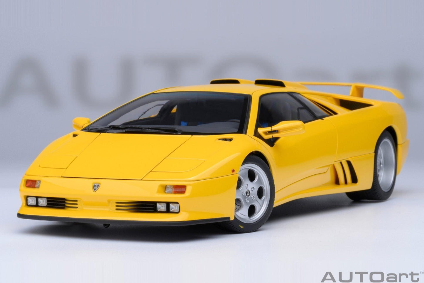 AutoArt Lamborghini Diablo SE JOTA - Superfly Yellow 1:18 Modell - Artexio