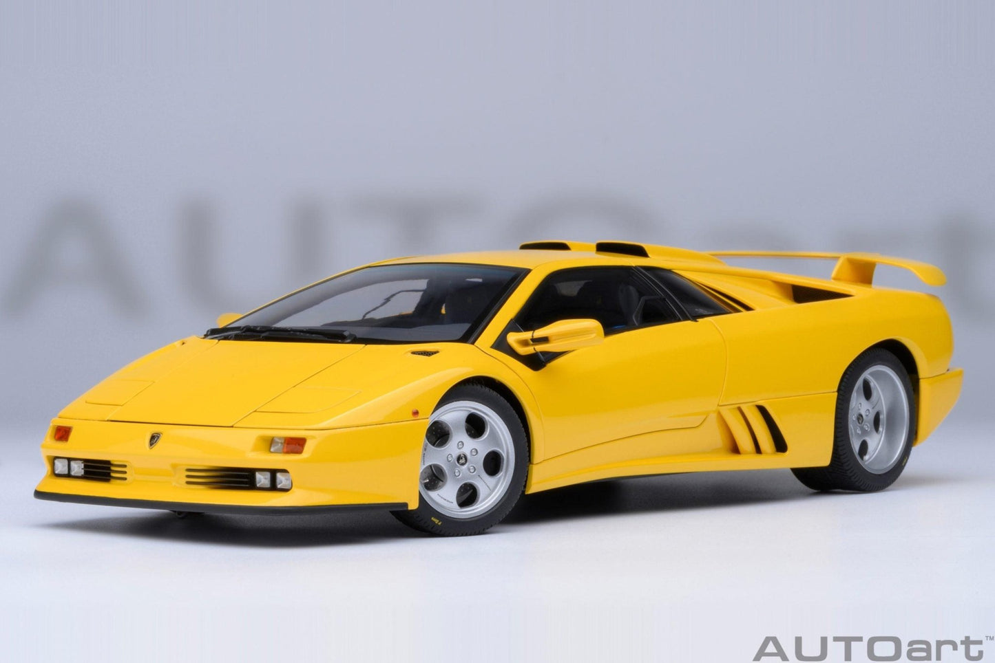 AutoArt Lamborghini Diablo SE JOTA - Superfly Yellow 1:18 Modell - Artexio