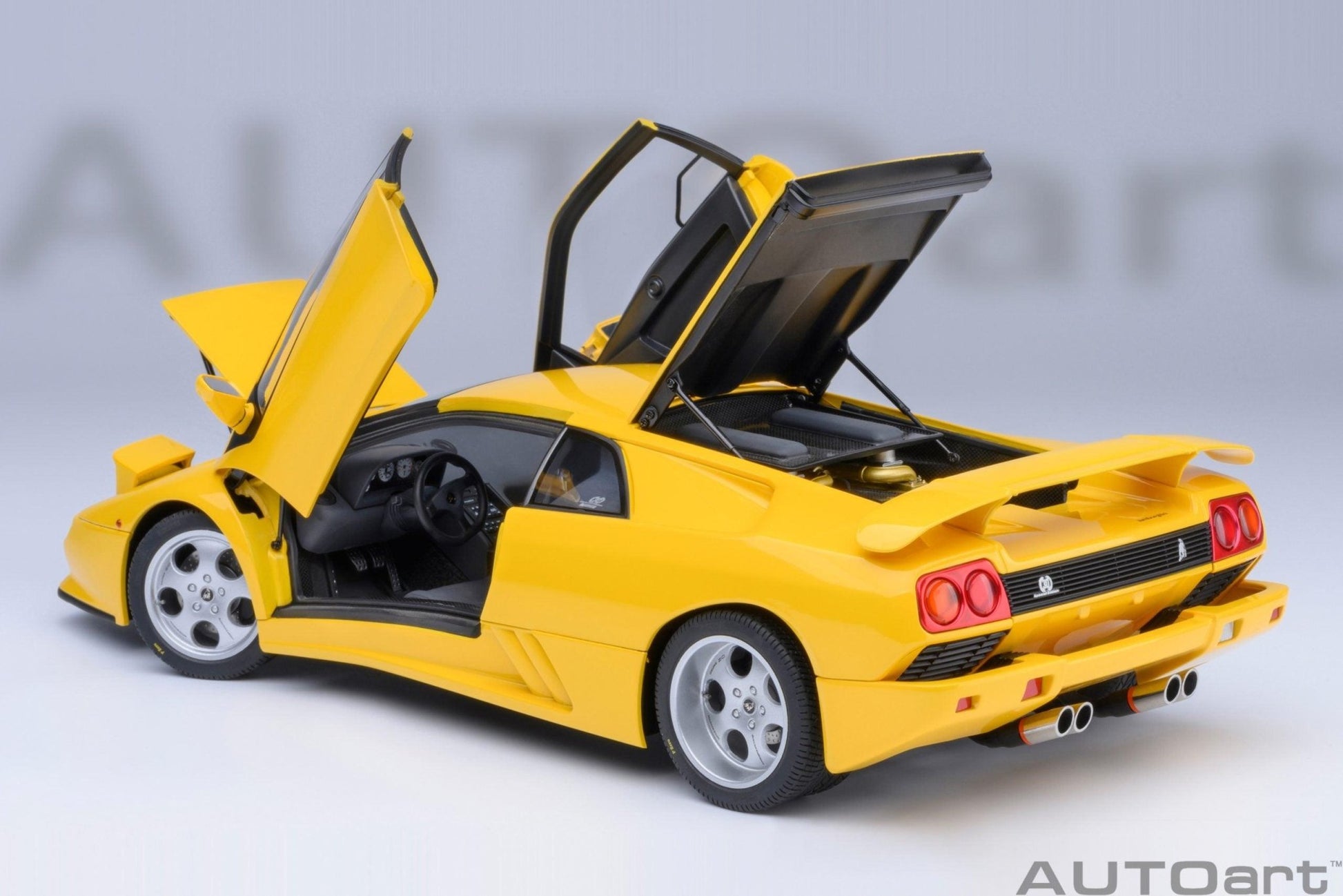 AutoArt Lamborghini Diablo SE JOTA - Superfly Yellow 1:18 Modell - Artexio