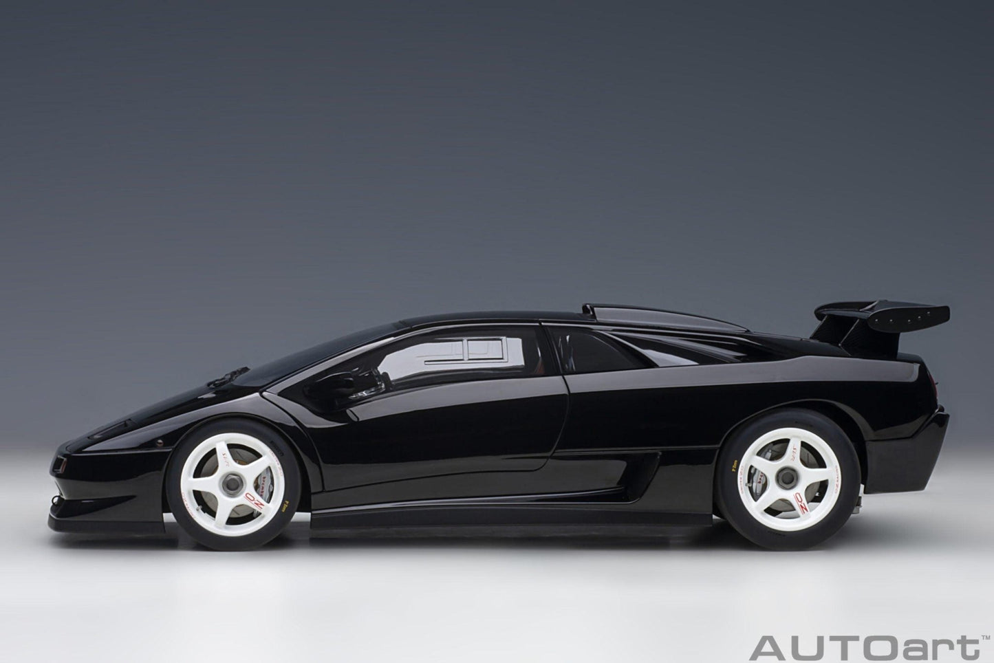 AutoArt Lamborghini Diablo SV - R - Deep Black 1:18 Modell