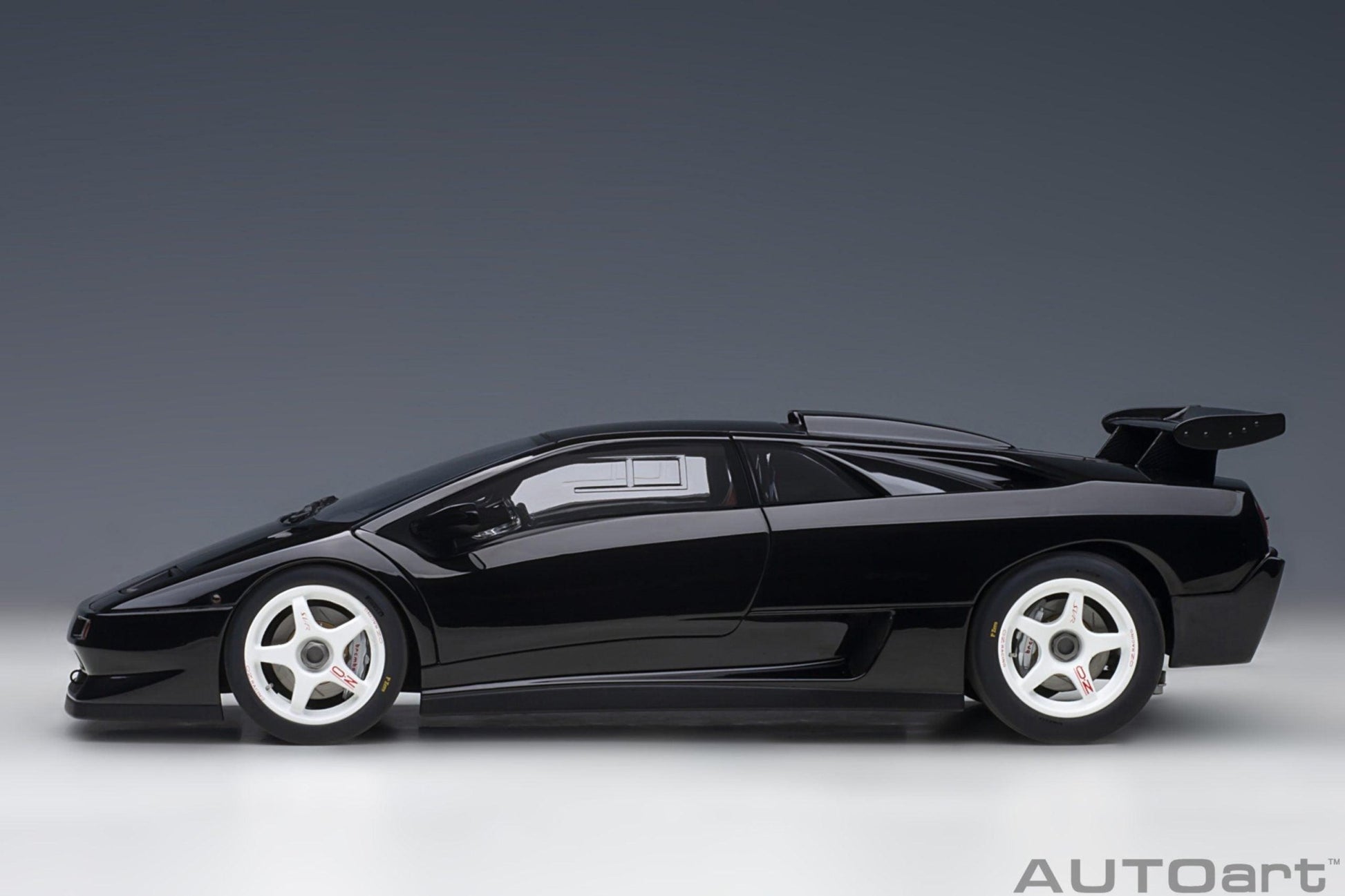 AutoArt Lamborghini Diablo SV - R - Deep Black 1:18 Modell