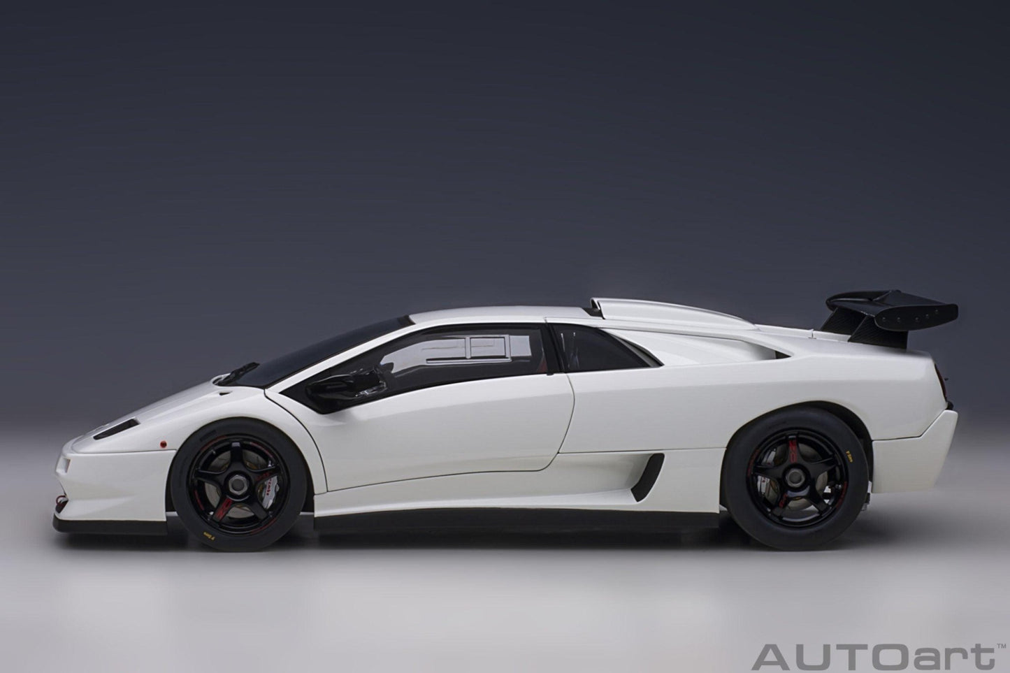 AutoArt Lamborghini Diablo SV - R - Impact White 1:18 Modell - Artexio