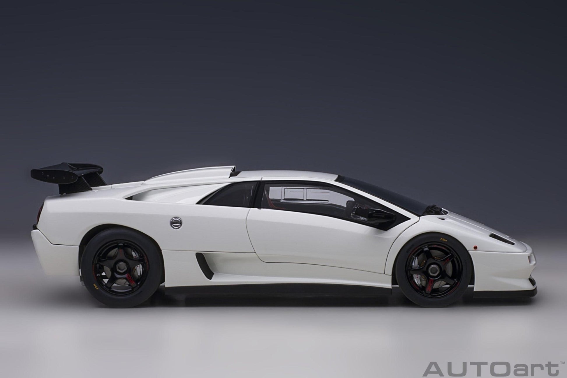 AutoArt Lamborghini Diablo SV - R - Impact White 1:18 Modell - Artexio