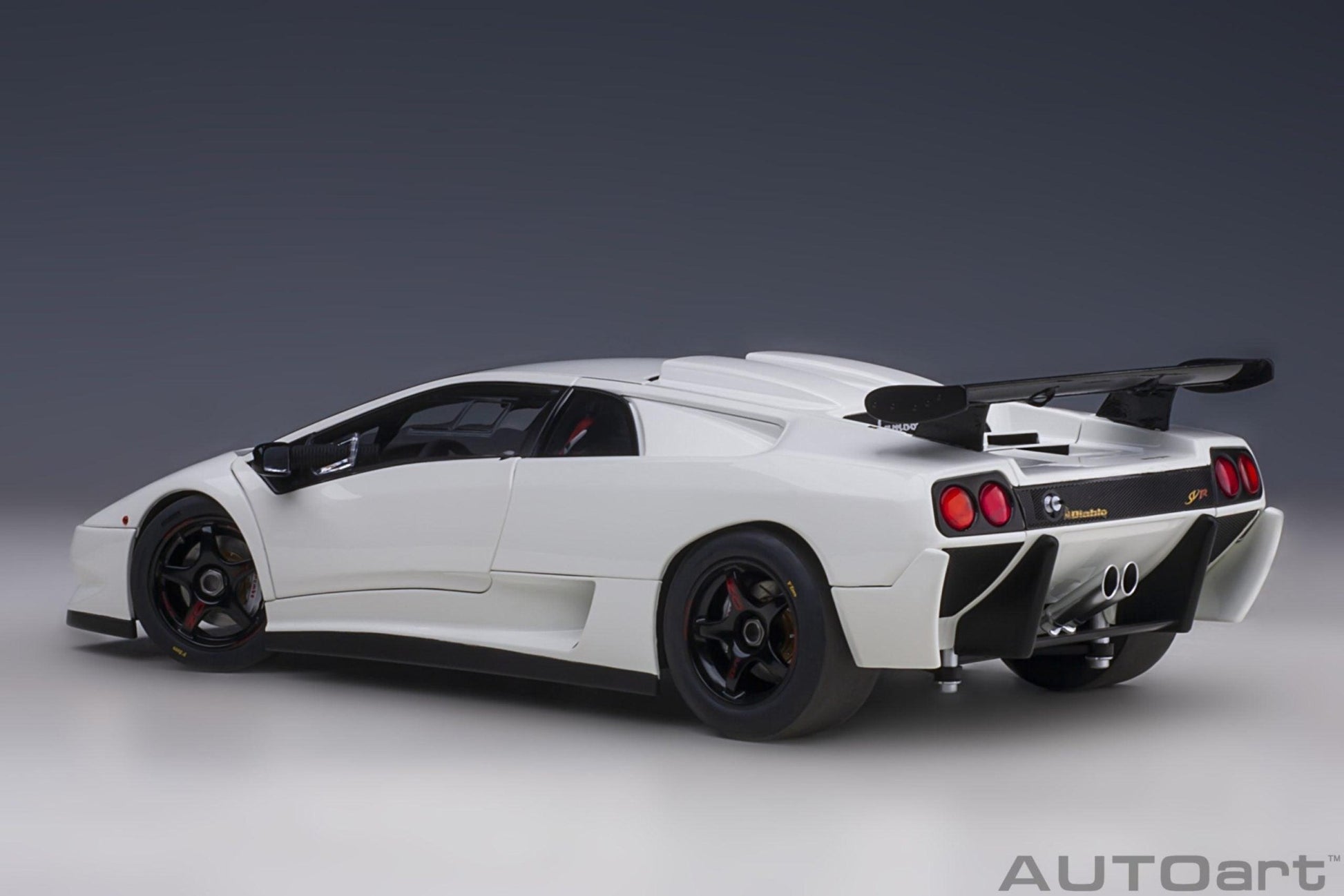 AutoArt Lamborghini Diablo SV - R - Impact White 1:18 Modell - Artexio