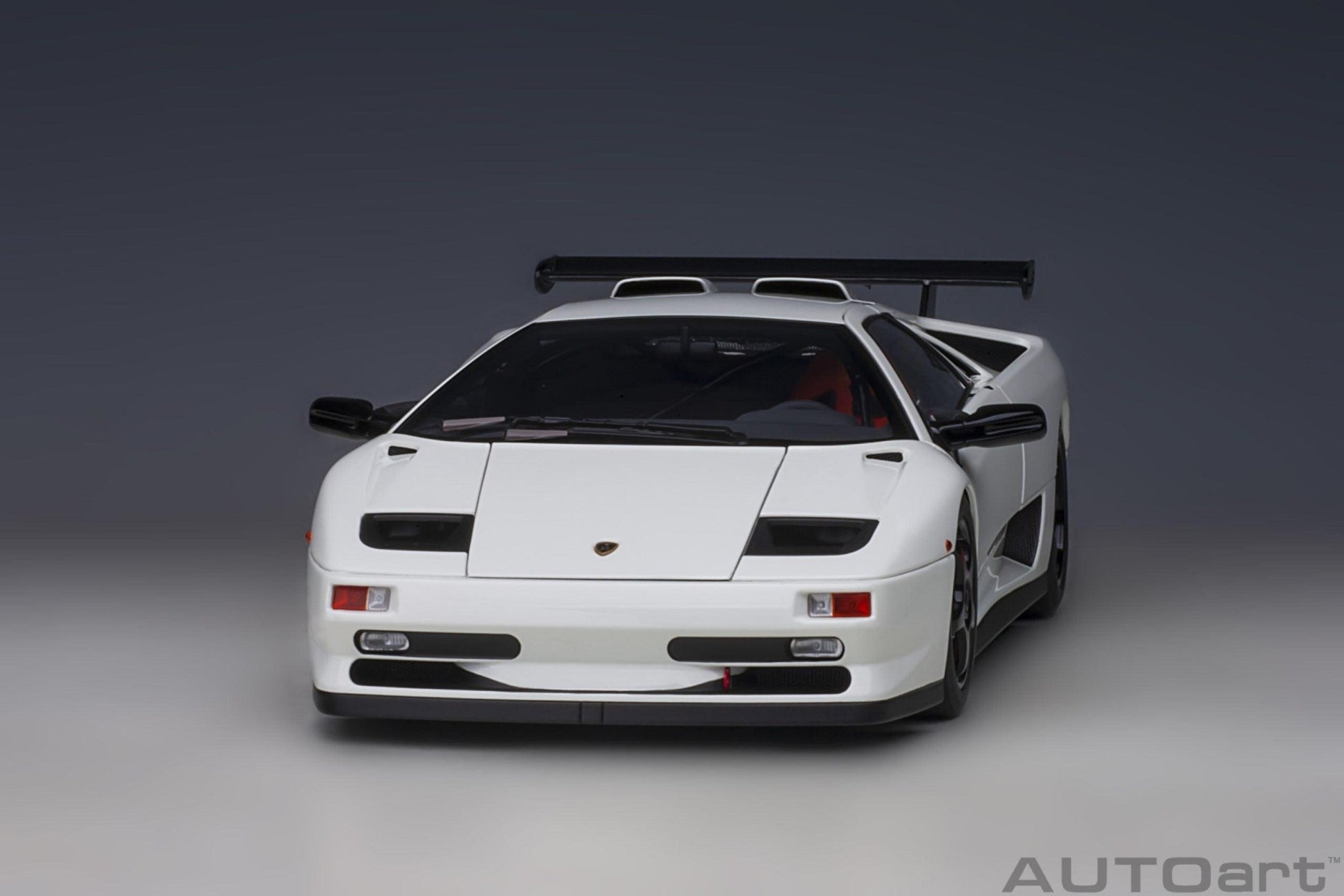 AutoArt Lamborghini Diablo SV - R - Impact White 1:18 Modell - Artexio