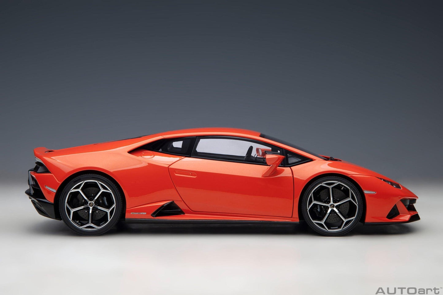 AutoArt Lamborghini Huracan Evo - Arancio Xanto 1:18 Modell - Artexio